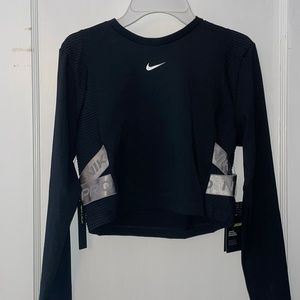 NWT Nike Aeroadapt crop workout long sleeve